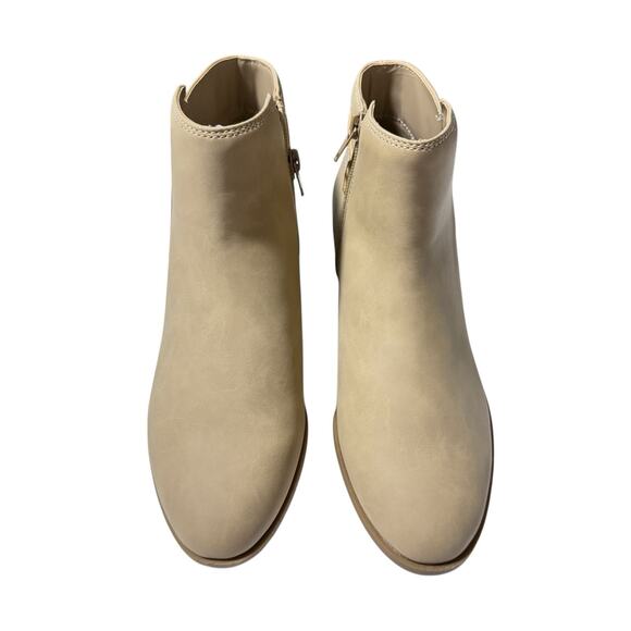 St. John's Bay Women's Beige Ryder Stacked Heel Booties SZ/8M - Picture 2 of 9